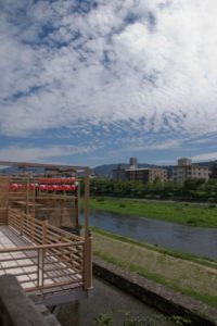 お盆には涼しい場所で汗と臭いを減らしたい